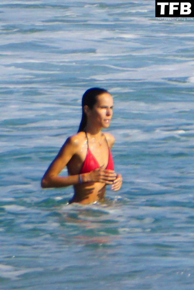 Isabel Lucas is Pictured with Her Boyfriend at Beach in Byron Bay - #4