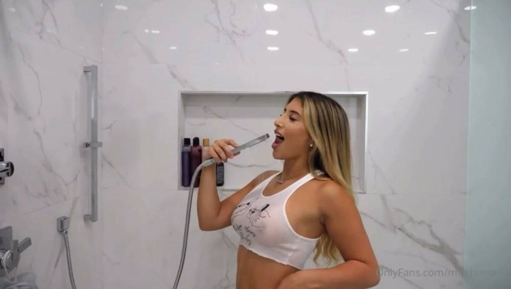 Isabella Buscemi Nude Wet T-Shirt Shower Onlyfans photo Leaked - #9