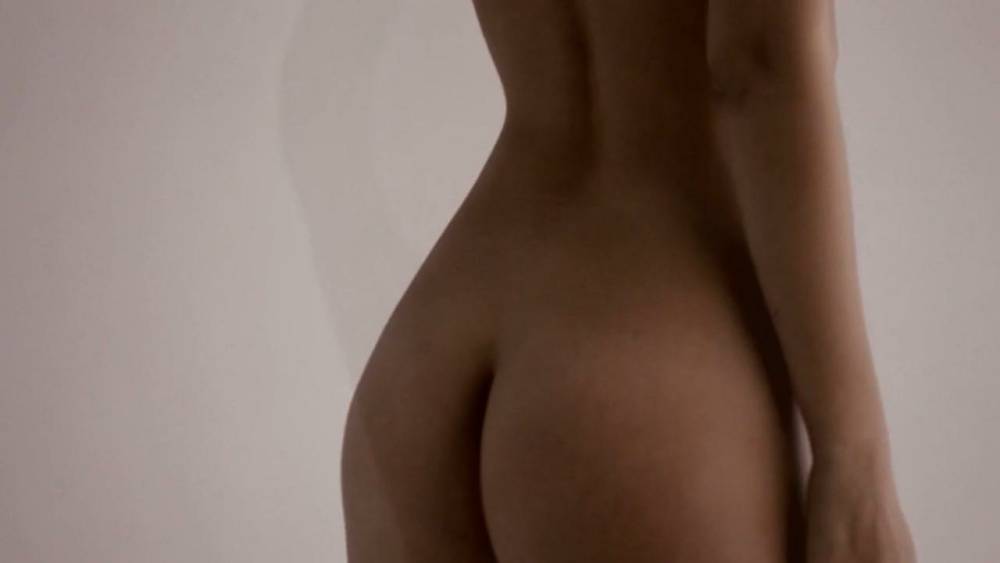 Emily Ratajkowski Treats Nude BTS photo Leaked - #2