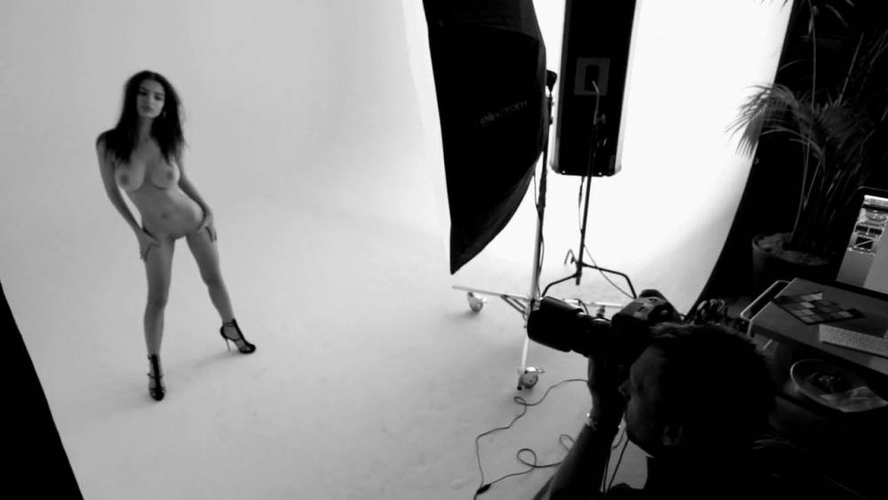 Emily Ratajkowski Treats Nude Photoshoot photo Leaked - #3
