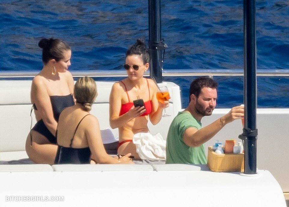 Selena Gomez Celeb Nudes - selenagomez Leaked Boobs Photos - #4