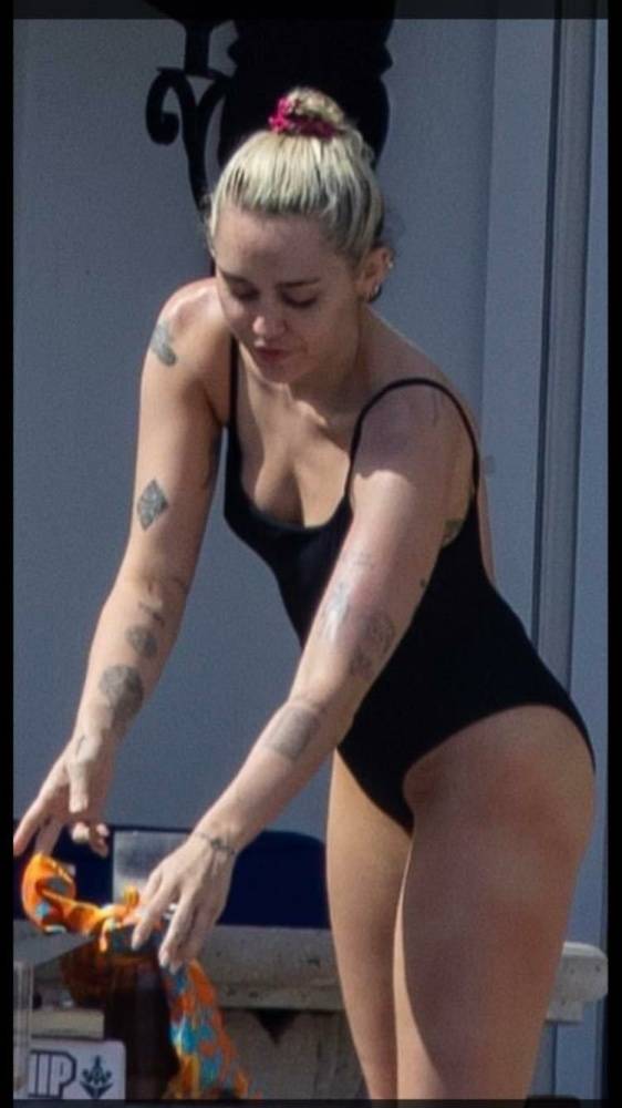 Miley Cyrus (mileycyrus) Nude OnlyFans Leaks (14 Photos) - #1